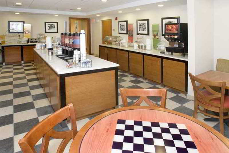 Hampton Inn & Suites Tilton Restaurant photo